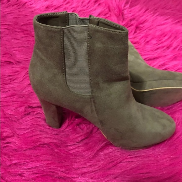 Boots size 9 - Picture 3 of 3